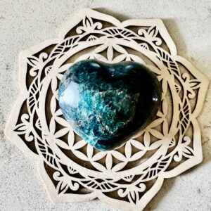 Coeur Lépidolite avec des inclusions de Tournaline 8 cm