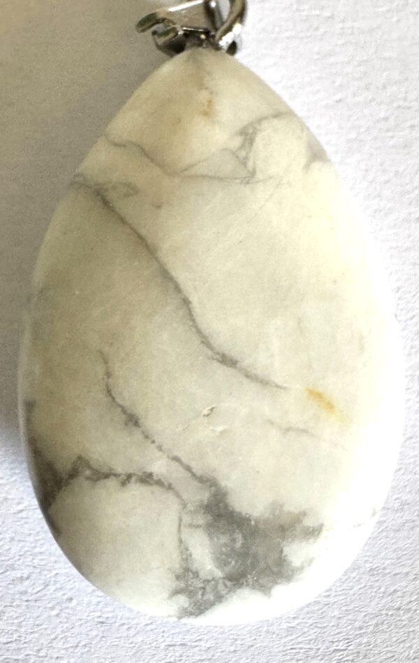 Larme Howlite